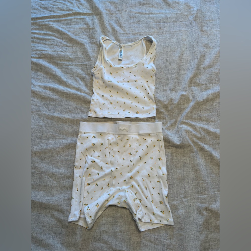 SKIMS tank and boxer set size M